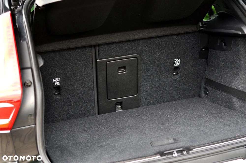 Volvo XC 40 T3 R-Design - 12