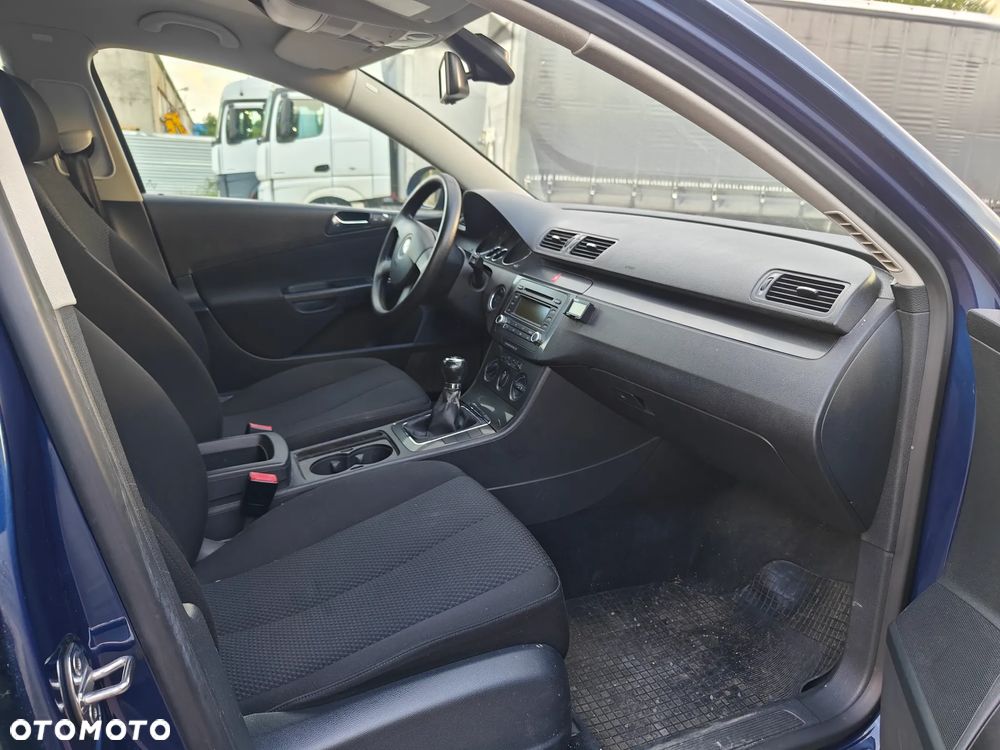 Volkswagen Passat 1.6 FSI Comfortline - 8