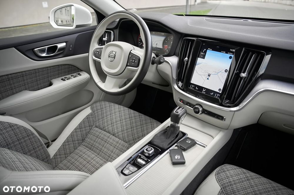 Volvo V60 2.0T Geartronic Powershift Momentum - 29
