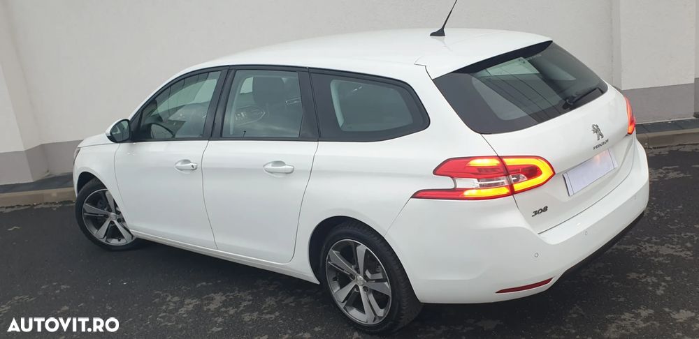 Peugeot 308 1.6 e-HDI FAP STT Allure - 10