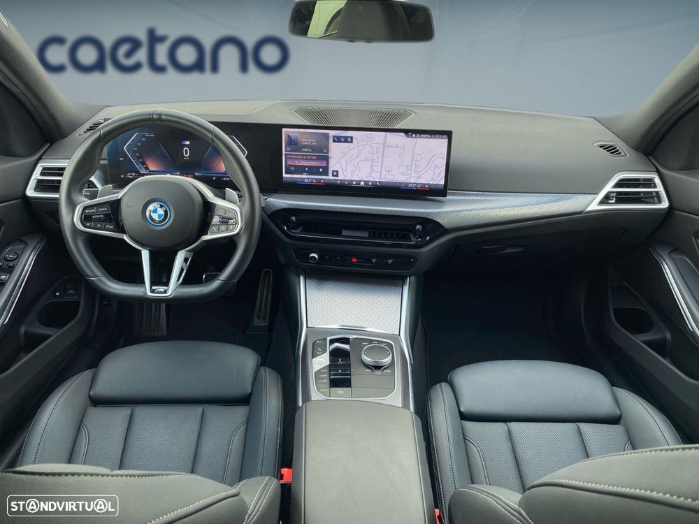 BMW 330 e Pack Desportivo M Auto foto 5