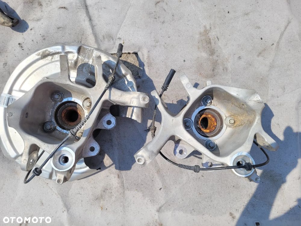 Zwrotnica piasta lewa prawa tył tylna ABS BMW F13 F12 4,0 D 6796146 6796145 - 4