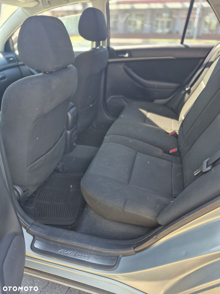 Toyota Avensis - 6