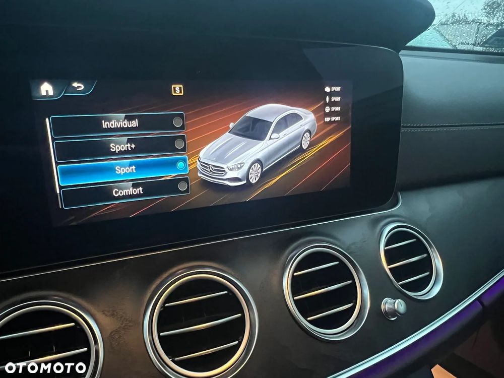 Mercedes-Benz Klasa E 200 4-Matic 9G-TRONIC - 26