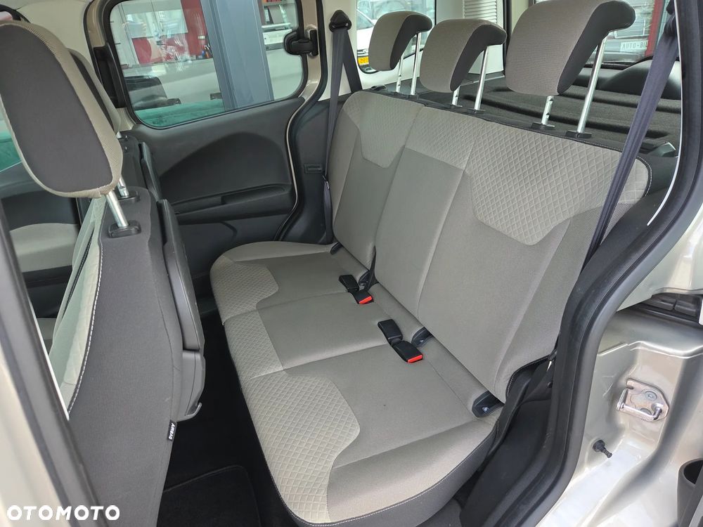 Ford Tourneo Courier 1.5 TDCi Ambiente - 19