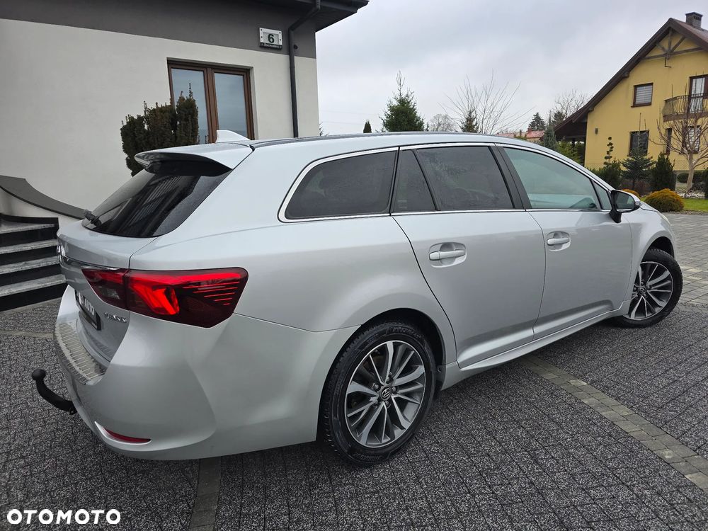 Toyota Avensis Touring Sports 1.8 Multidrive S Executive - 16
