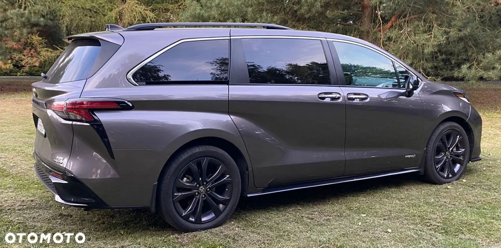 Toyota Sienna - 5
