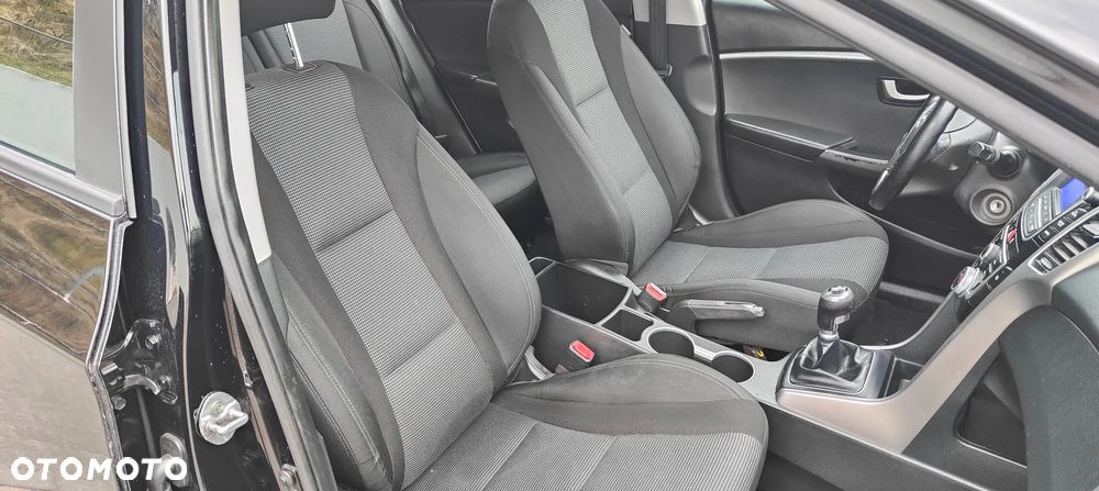 Hyundai i30 blue Kombi 1.4 Style - 39