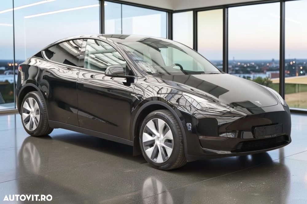 Tesla Model Y Long Range Dual Motor AWD - 2