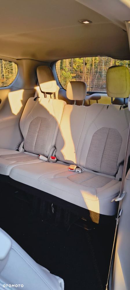 Chrysler Pacifica - 15