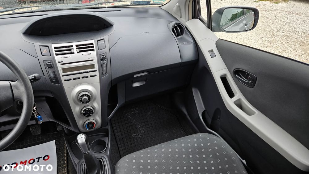 Toyota Yaris 1.3 VVT-i Cool - 22
