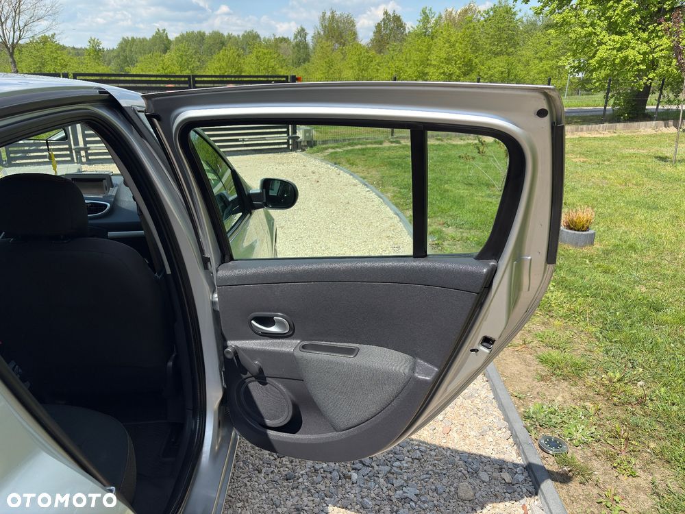 Renault Clio - 23
