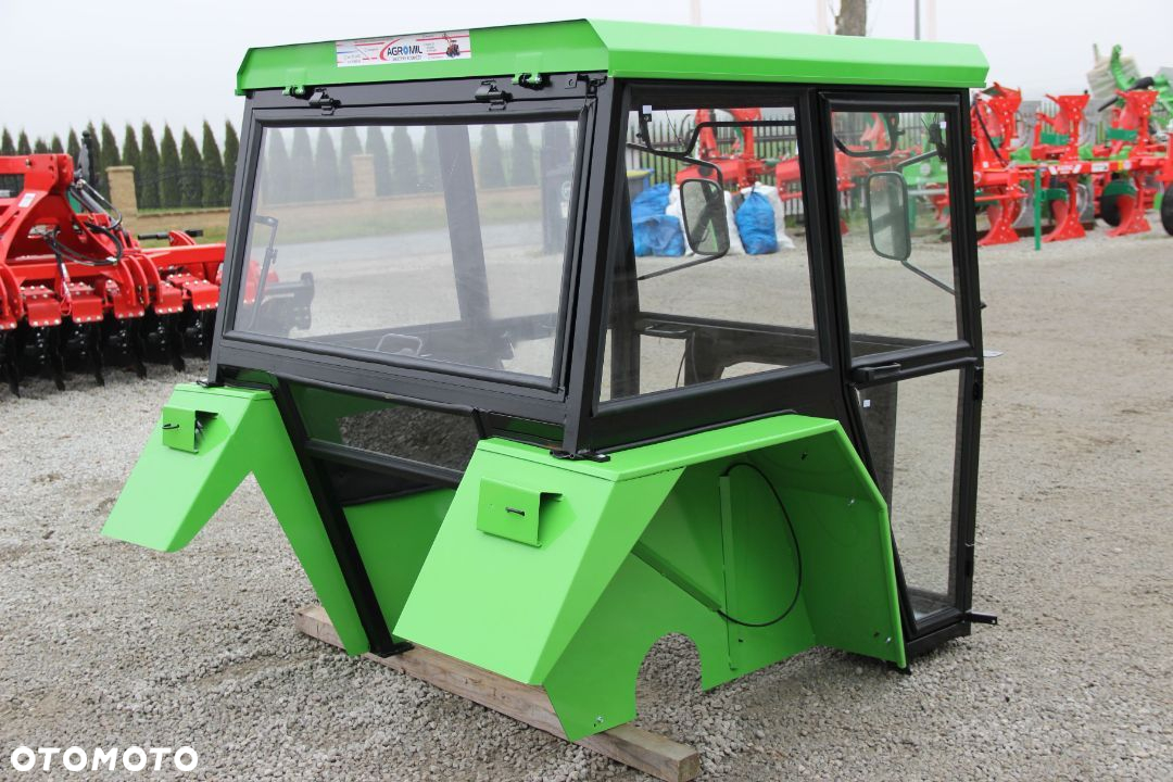 Kabina ciągnikowa kabina do ciągnika C-330 z błotnikami standard - 4