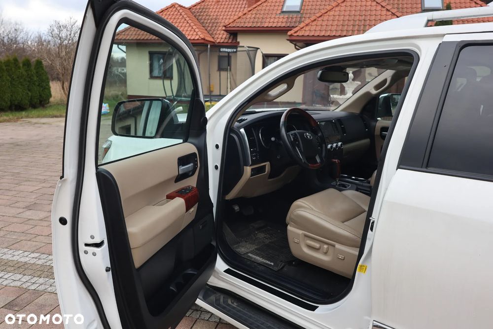 Toyota Sequoia - 11