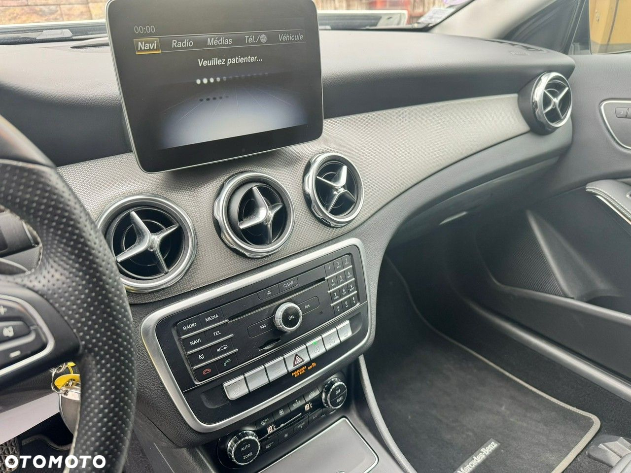 Mercedes-Benz GLA 200 7G-DCT - 20