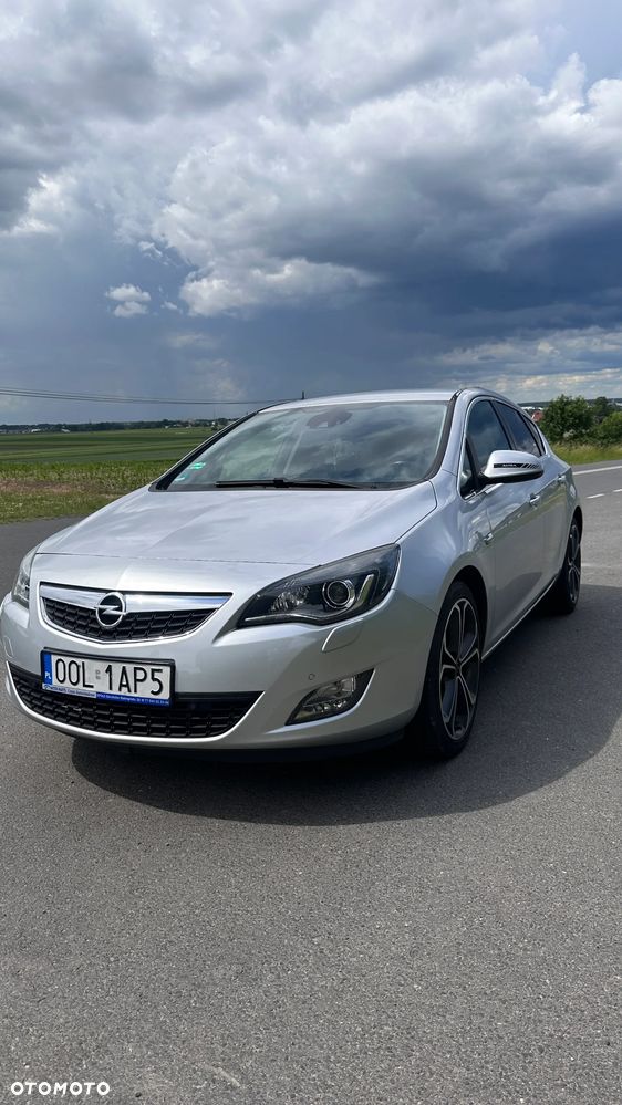 Opel Astra 2.0 CDTI Cosmo - 1