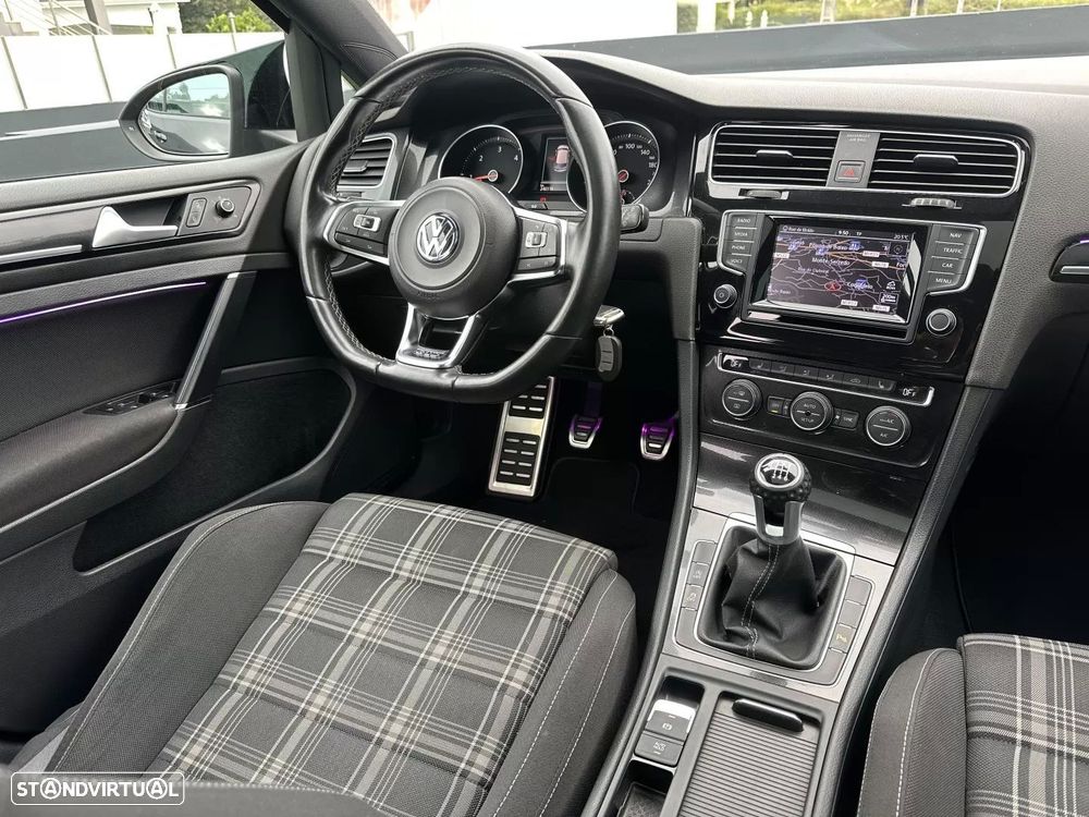 VW Golf 2.0 TDI GTD - 38