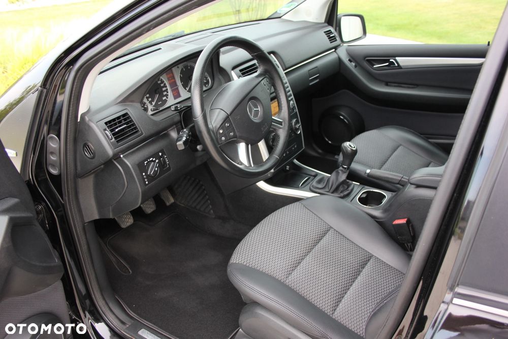 Mercedes-Benz Klasa B 180 BlueEFFICIENCY - 22