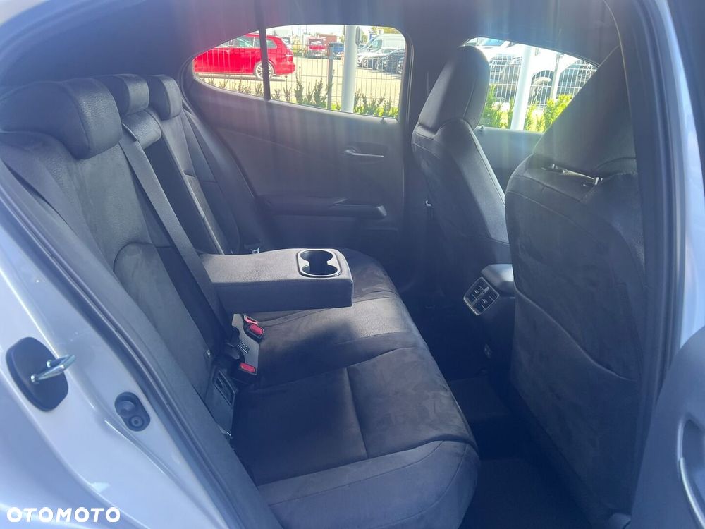 Lexus UX 300h Business - 8