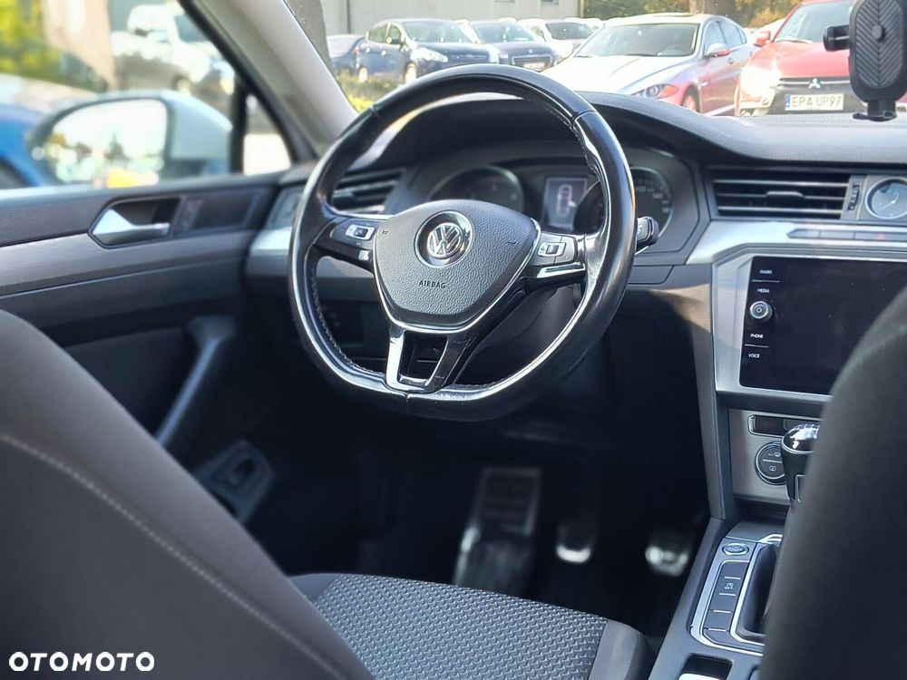 Volkswagen Passat - 18