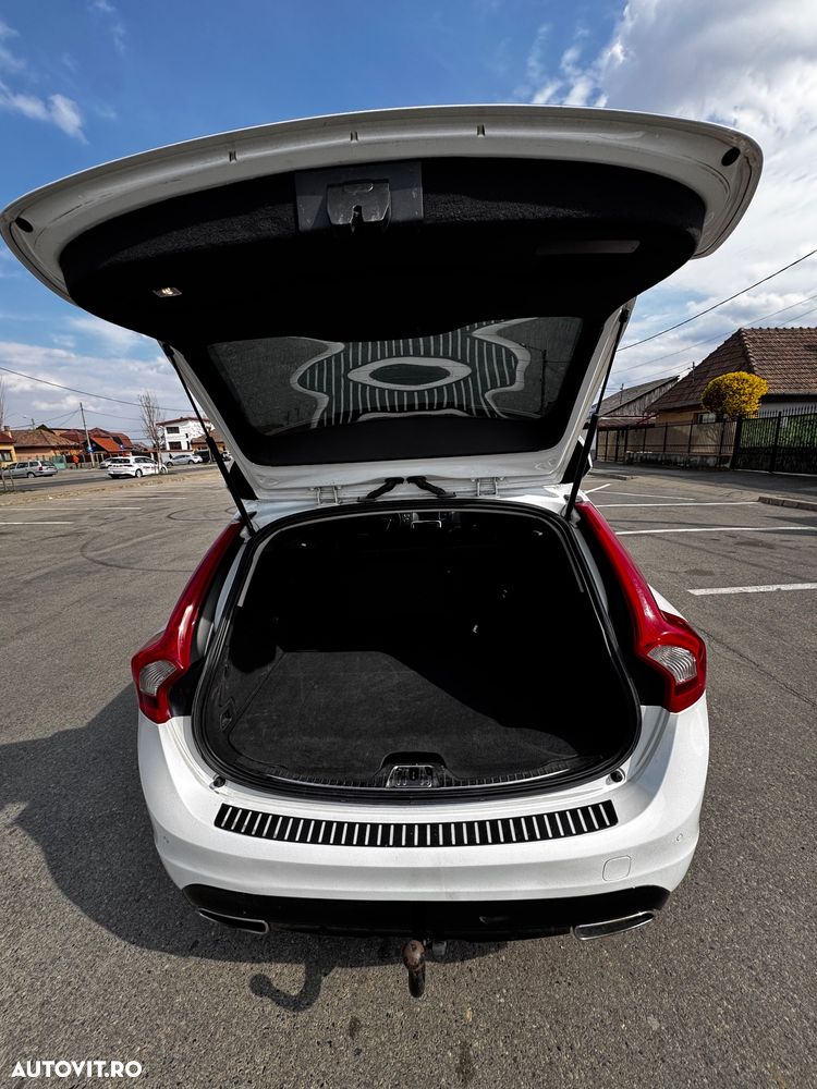 Volvo V60 D6 Plug-In-Hybrid AWD Geartronic Pure Limited - 32