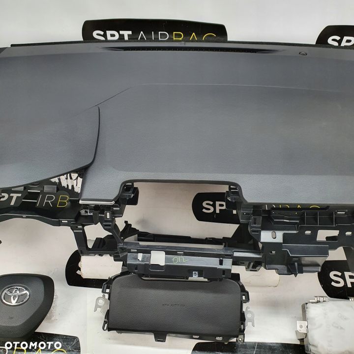 TOYOTA COROLLA E21 DESKA ROZDZIELCZA KONSOLA KOKPIT PULPIT PODUSZKI AIRBAG AIR BAG PASY KIT SET - 3