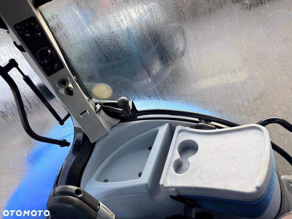 New Holland T7050 - 24
