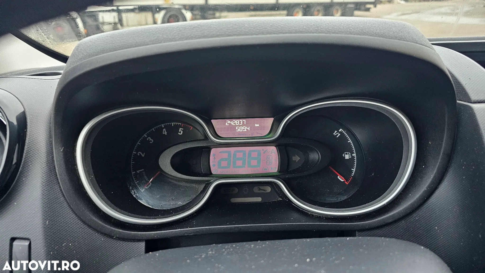 Opel Vivaro - 8