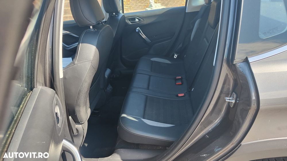 Peugeot 2008 PureTech 110 Style - 8