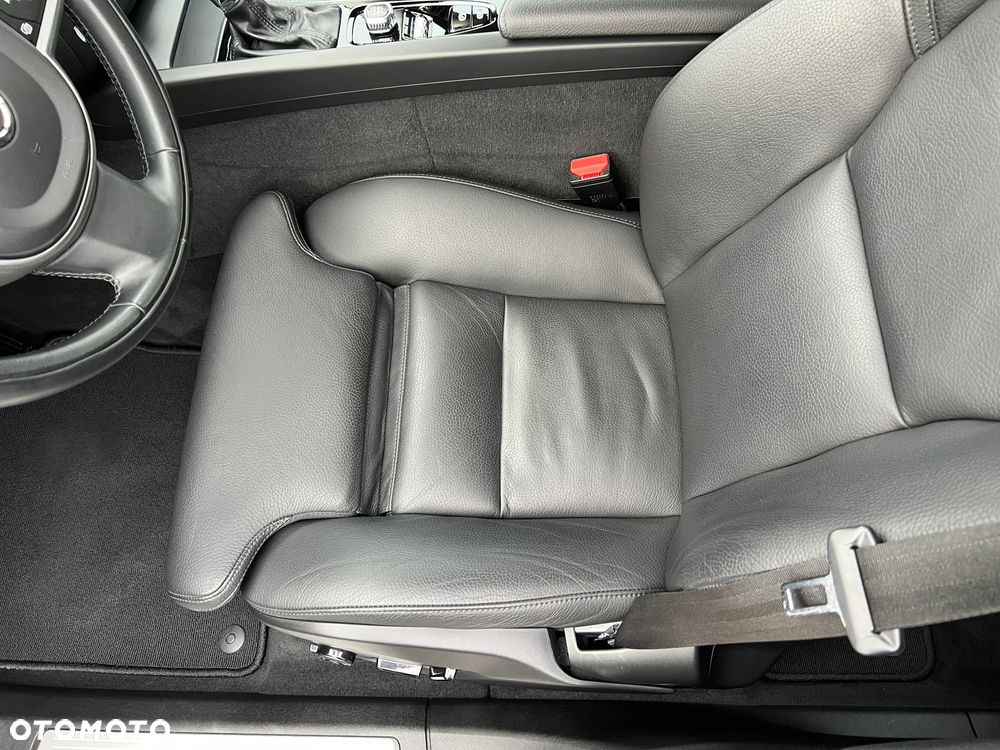 Volvo XC 60 D4 Geartronic Momentum Pro - 28