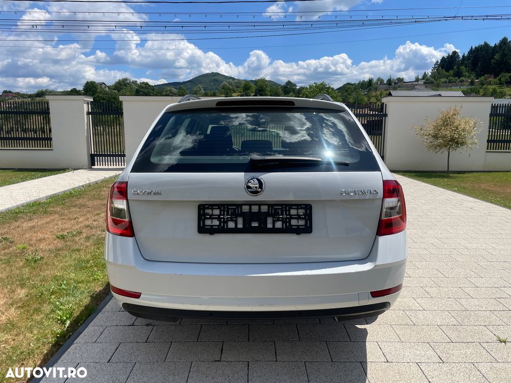 Skoda Octavia 1.6 TDI DSG Style - 24