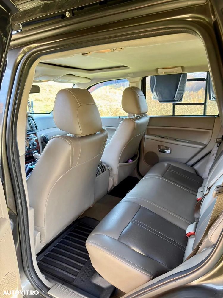 Jeep Grand Cherokee - 14