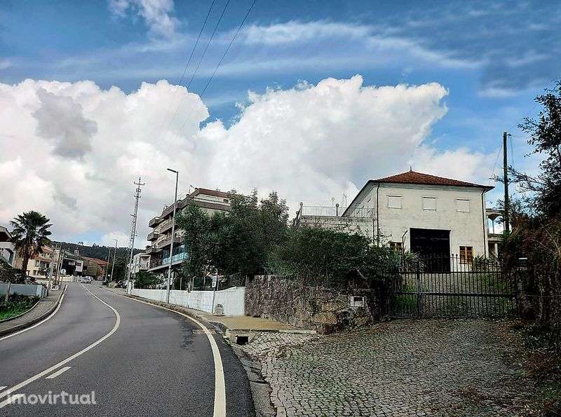 Moradia 4 fr. - Tipo quintinha toda murada a granito - Grande imagem: 3/12