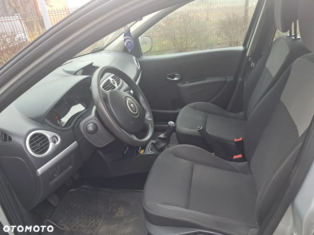 Renault Clio - 8