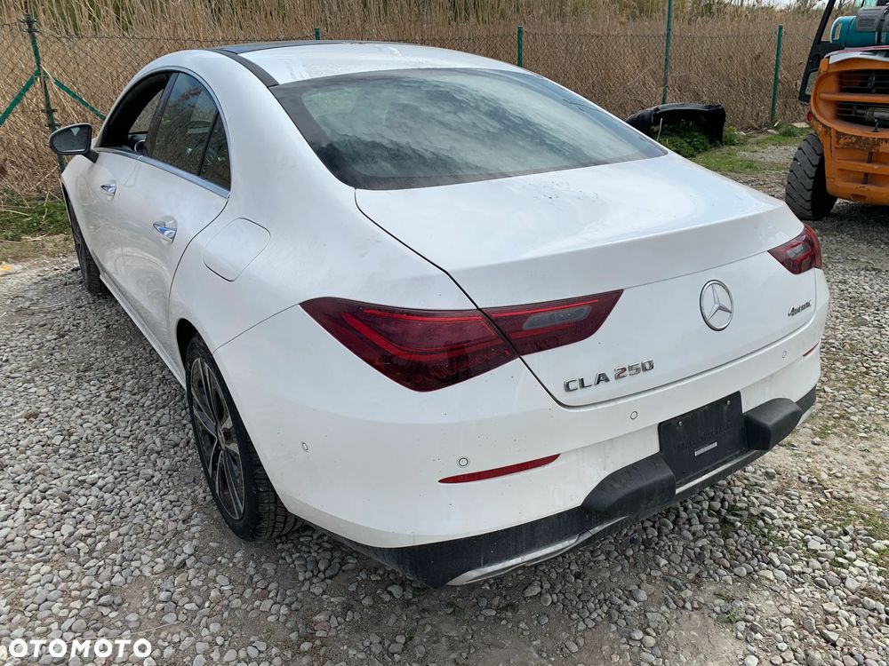 Mercedes-Benz CLA 250 4Matic 7G-DCT - 3