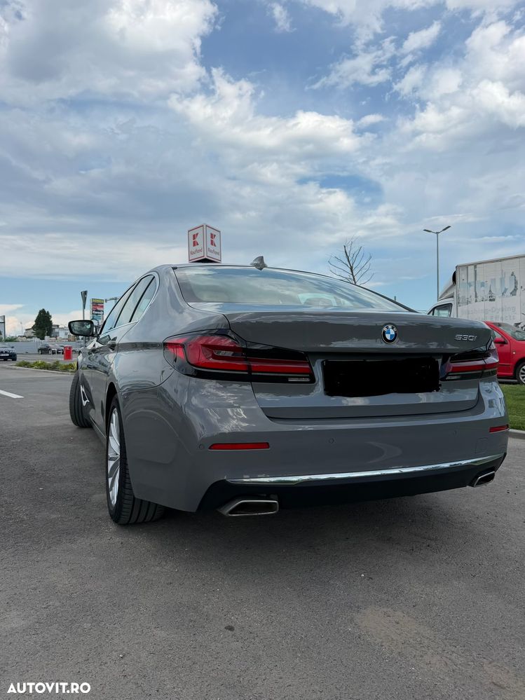 BMW Seria 5 530i Aut. Luxury Line - 24