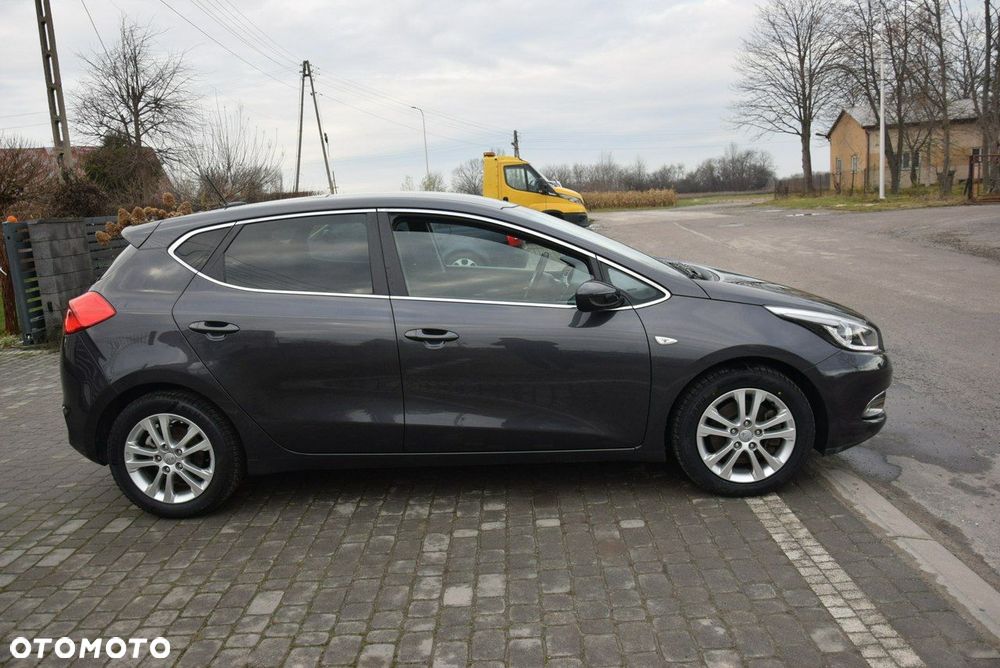 Kia Ceed - 10