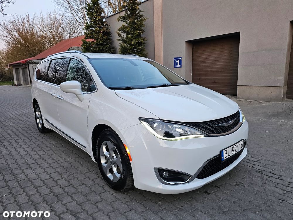 Chrysler Pacifica - 36