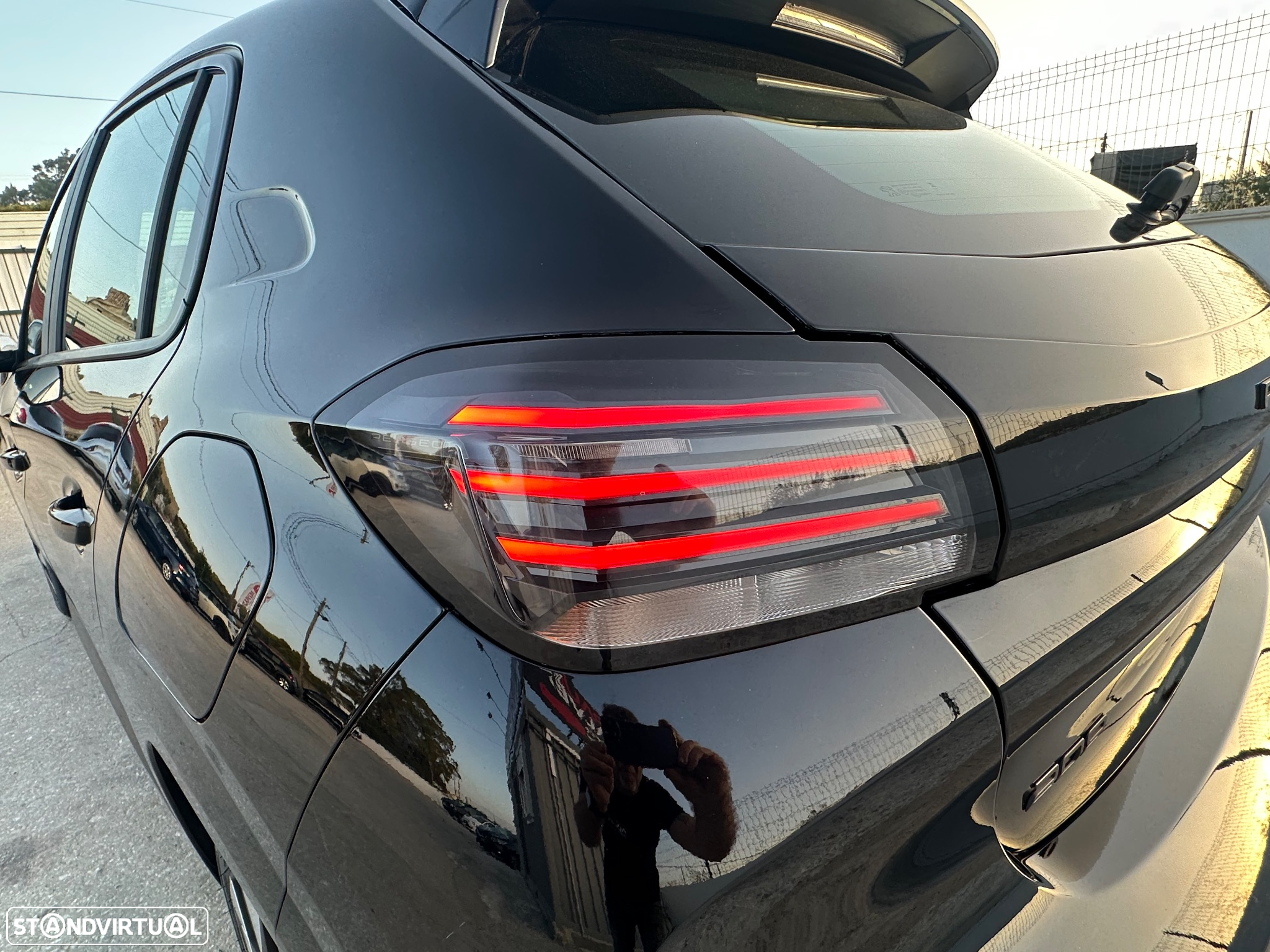 Peugeot 208 1.2 PureTech Active Pack - 34