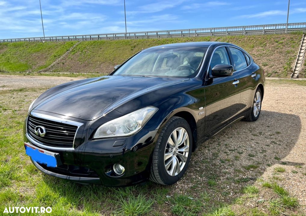 Infiniti M35 - 1