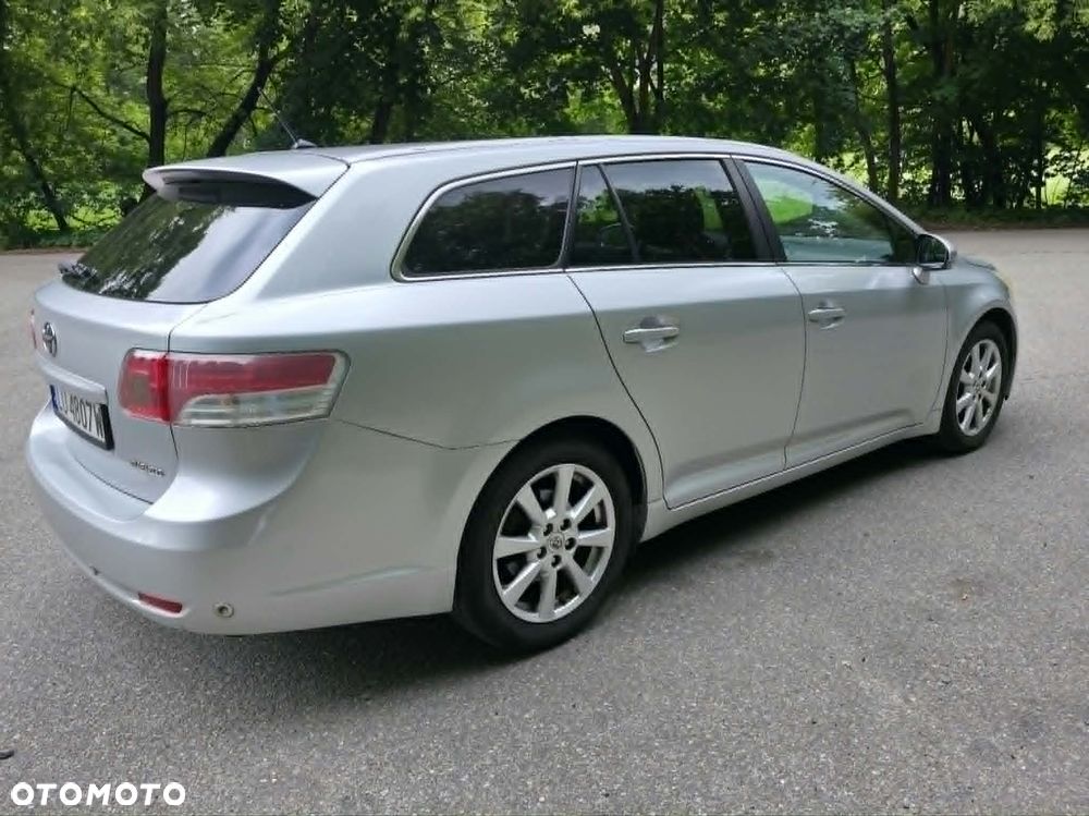 Toyota Avensis 1.8 Premium EU5 - 5