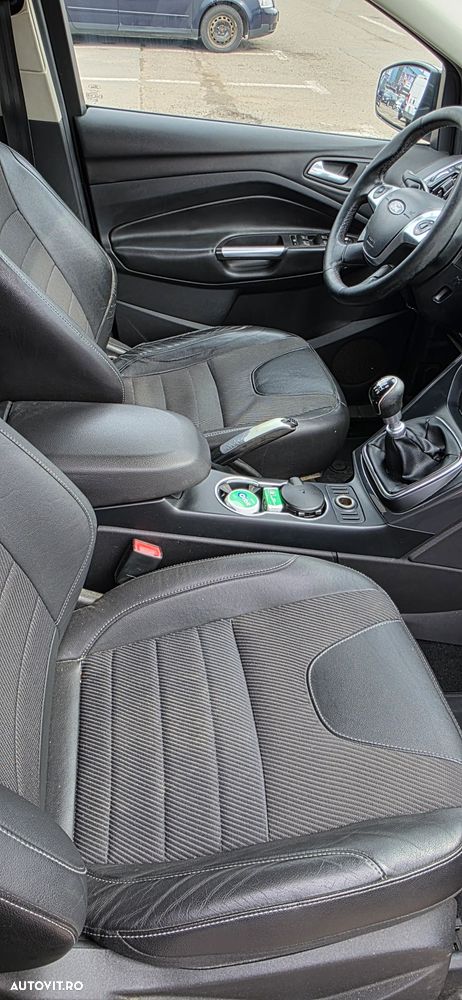 Ford Kuga 2.0 TDCi 2x4 Titanium - 6