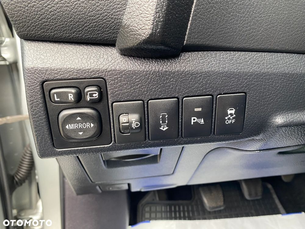 Toyota Auris 2.0 D-4D Executive - 19