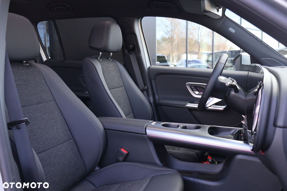 Mercedes-Benz GLB - 10