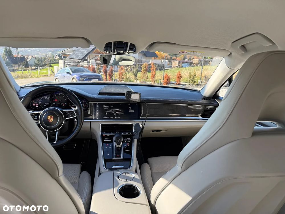 Porsche Panamera 4S - 16