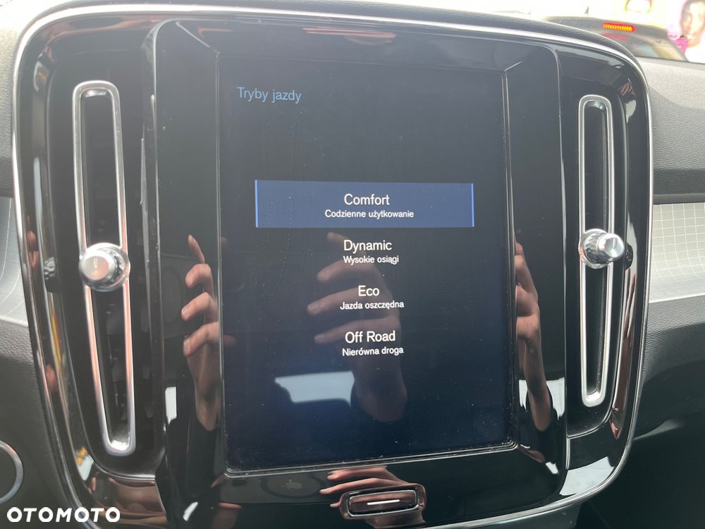 Volvo XC 40 D3 AWD Momentum Pro - 24