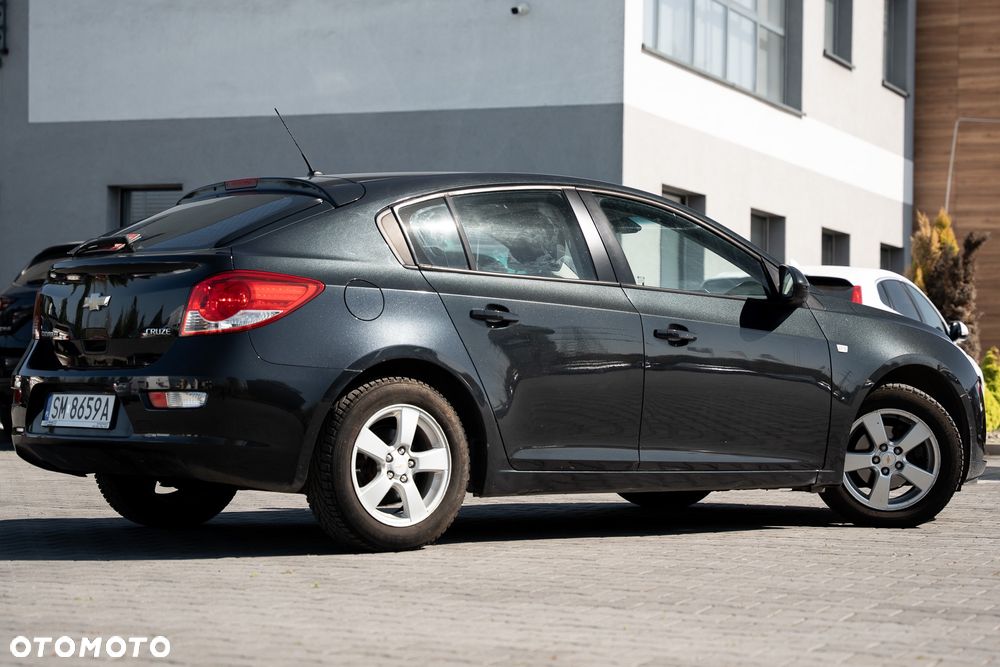 Chevrolet Cruze - 12