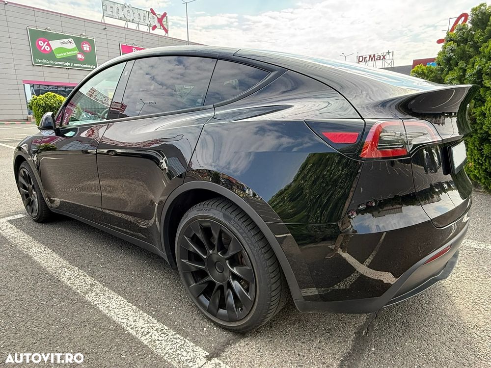 Tesla Model Y Long Range Dual Motor AWD - 3