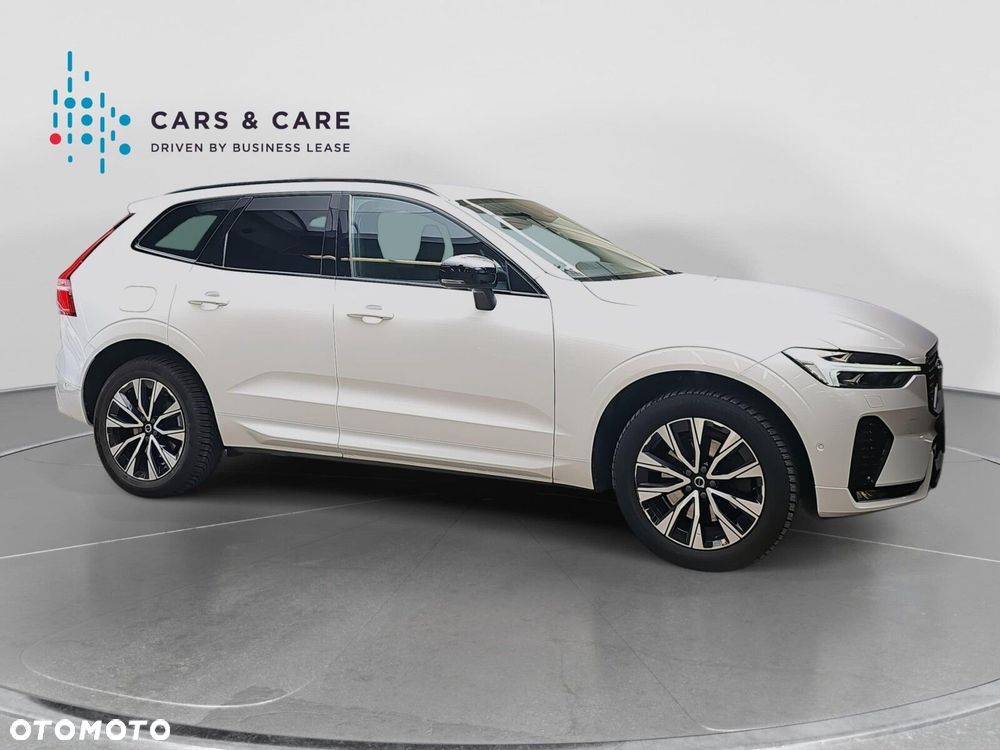 Volvo XC 60 B4 D Plus Dark - 28