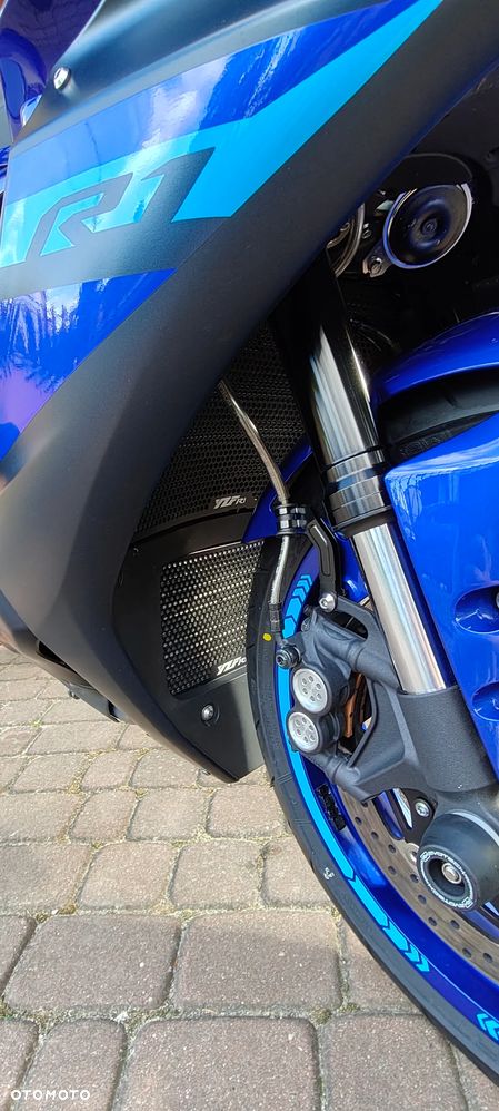 Yamaha R1 - 7